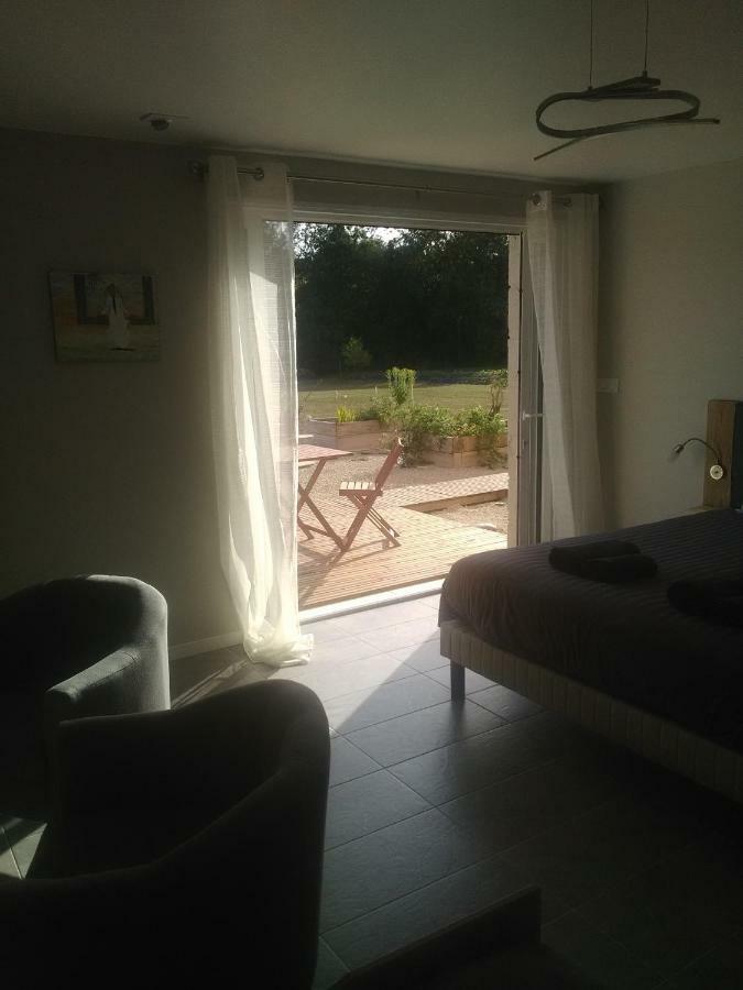 Au Pied Du Lariat Bed & Breakfast Léoville Dış mekan fotoğraf