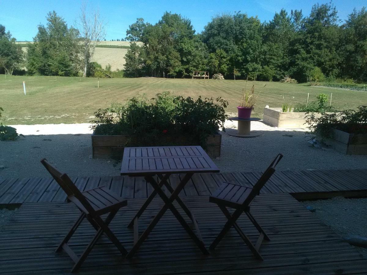 Au Pied Du Lariat Bed & Breakfast Léoville Dış mekan fotoğraf
